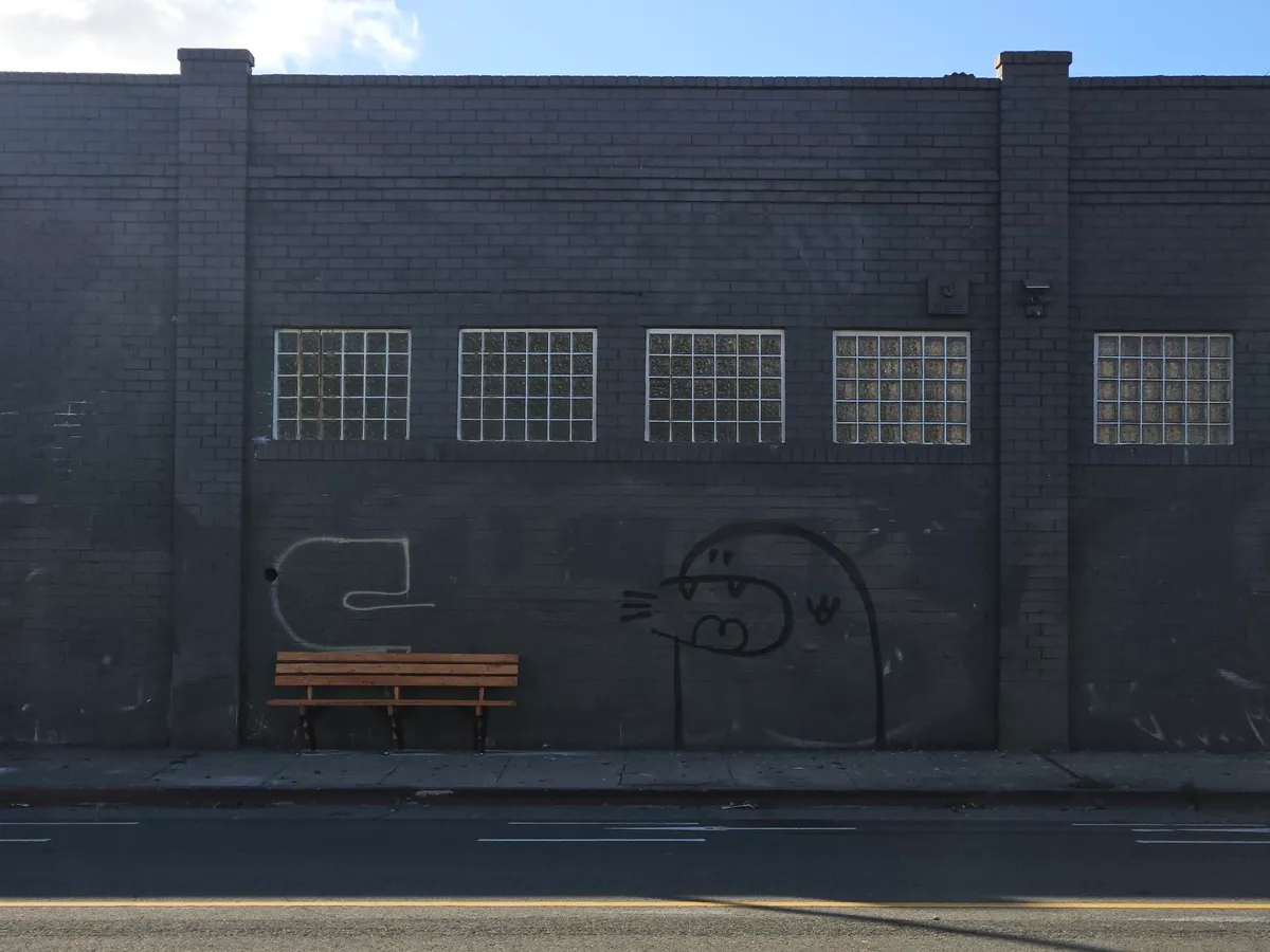 Photo of the bench.