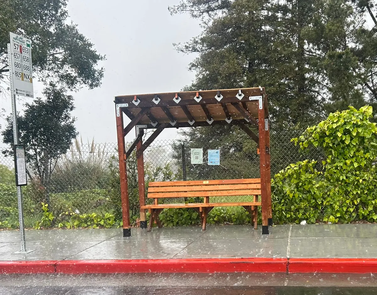 Photo of the bench.