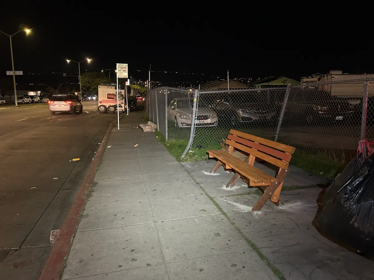 Photo of the bench.