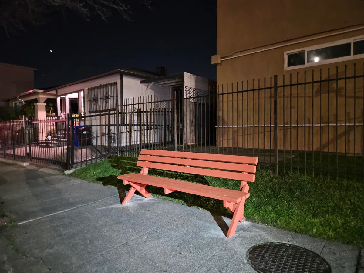 Photo of the bench.