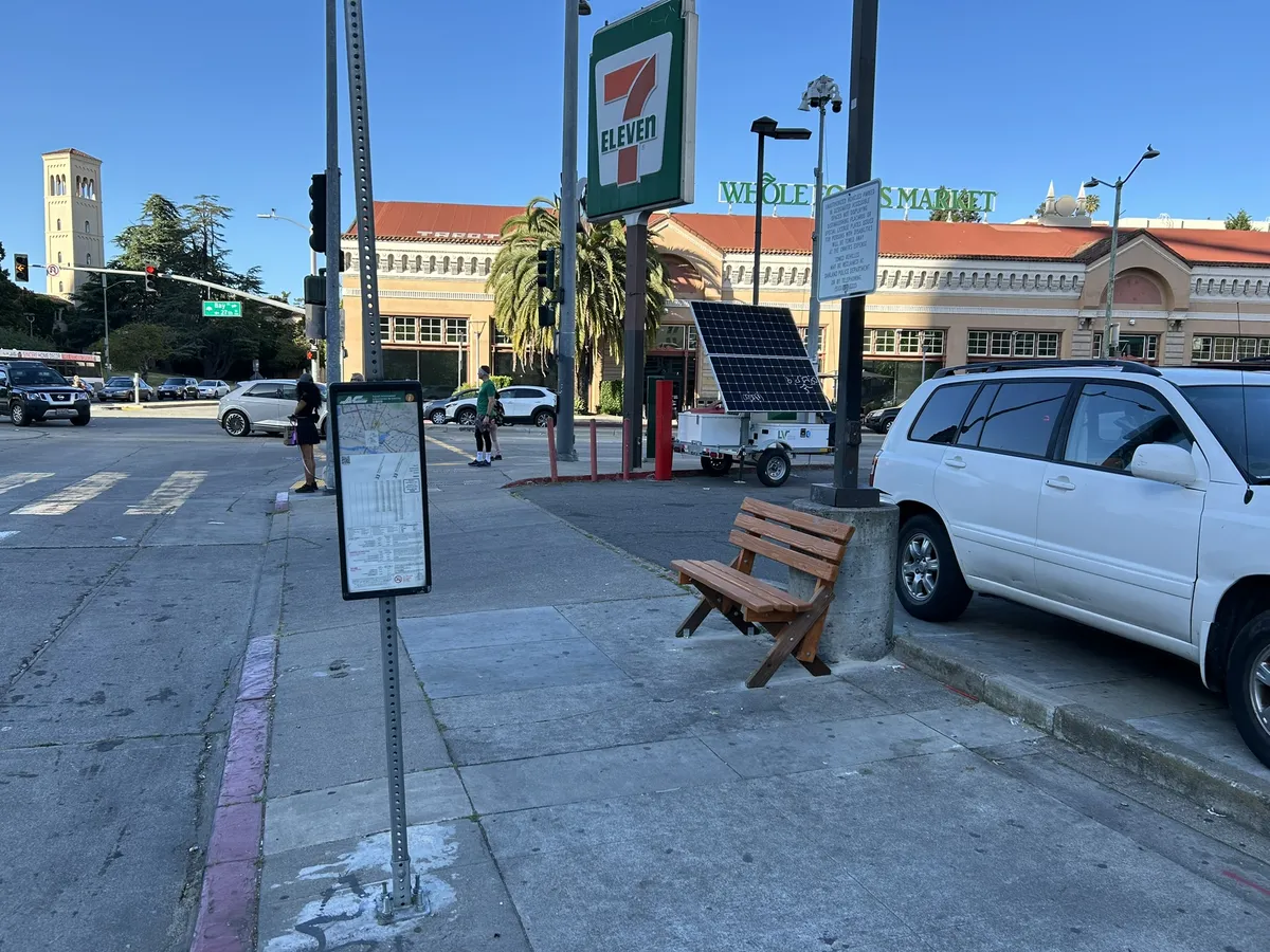 Photo of the bench.