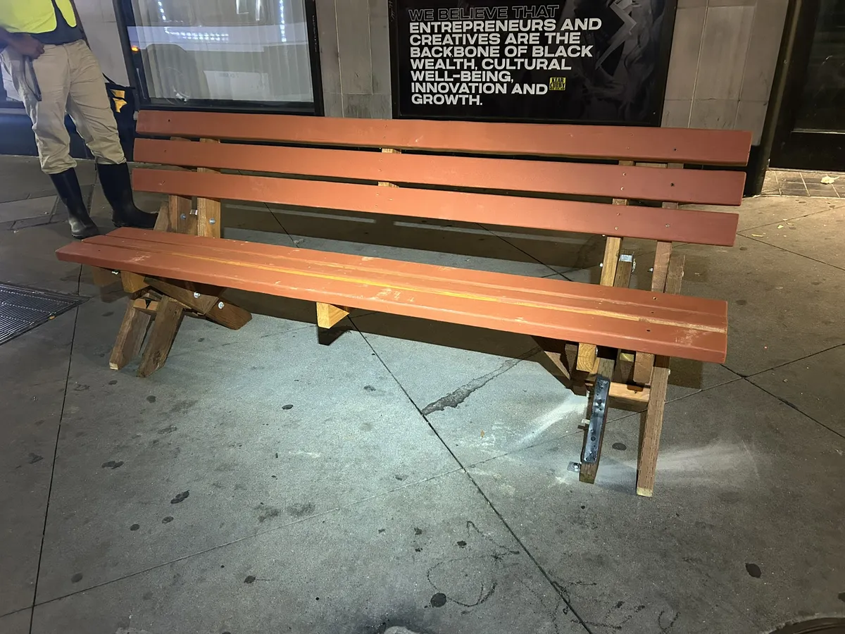 Photo of the bench.