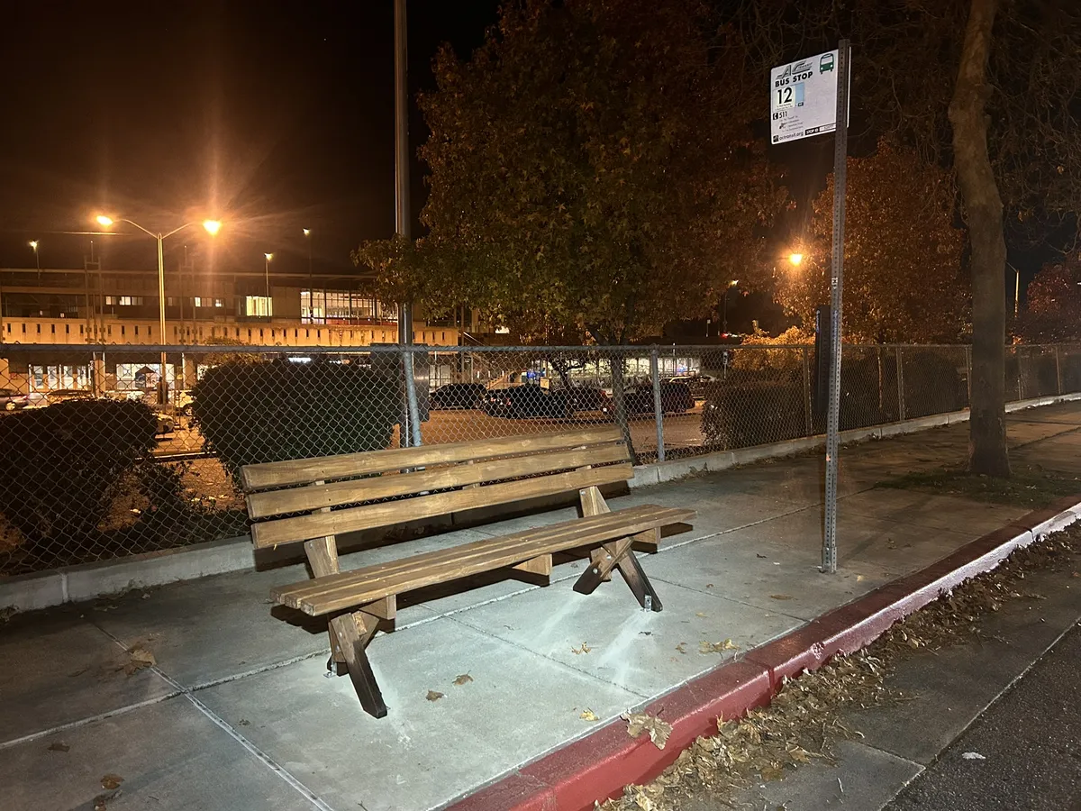 Photo of the bench.