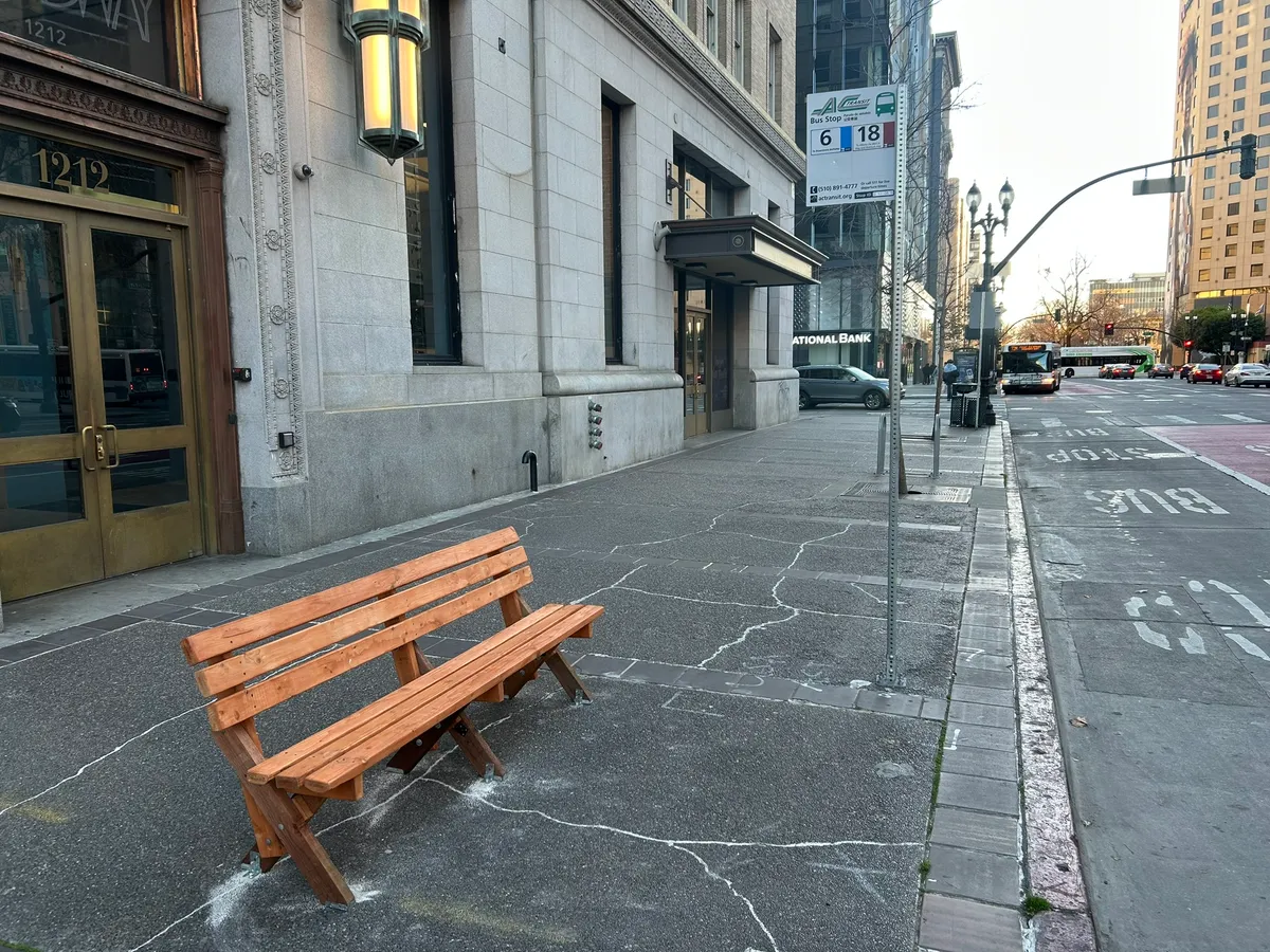 Photo of the bench.