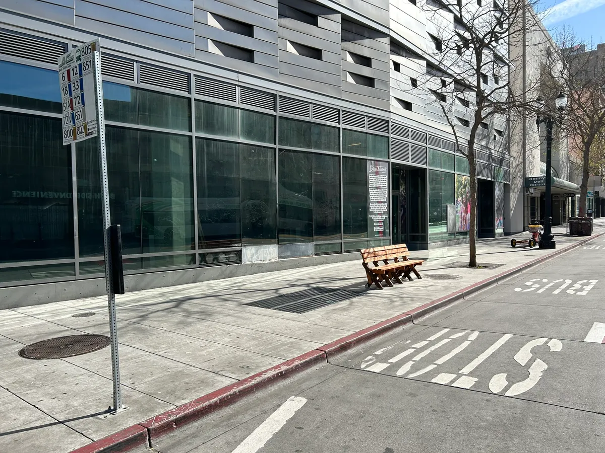 Photo of the bench.