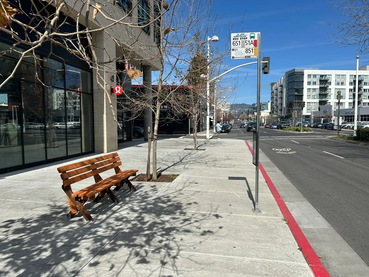 Photo of the bench.