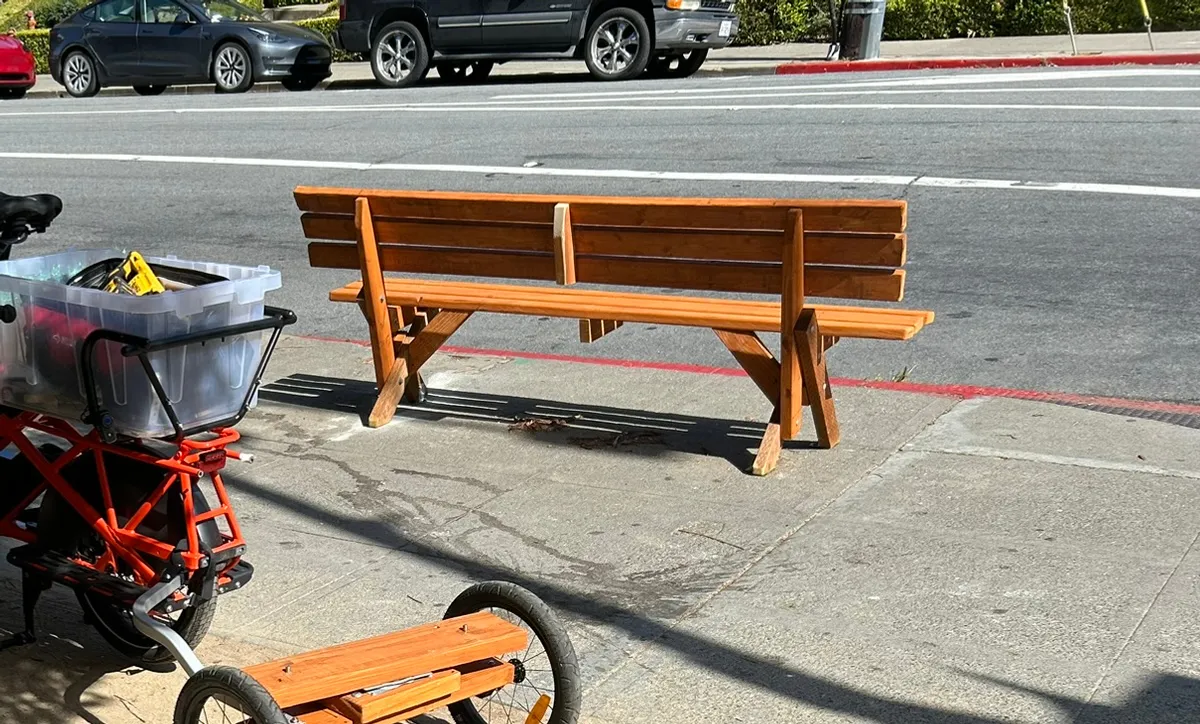 Photo of the bench.