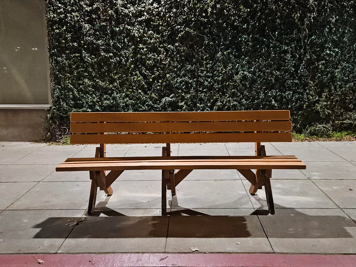 Photo of the bench.