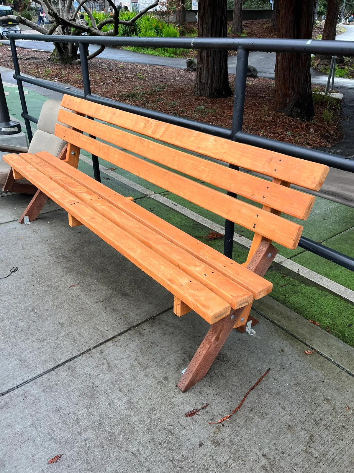 Photo of the bench.