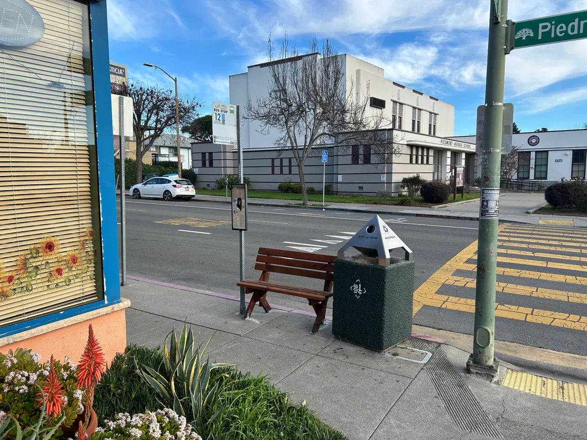 Photo of the bench.