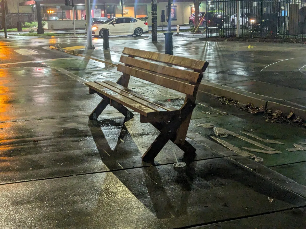 Photo of the bench.